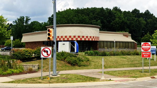 Big Boy Restaurants (Elias Brothers, Elias Bros) - Hartland - 10587 Highland Rd (newer photo)